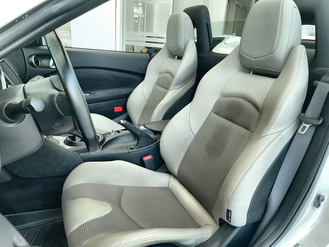 Used 2019 White Nissan 6sp image 19