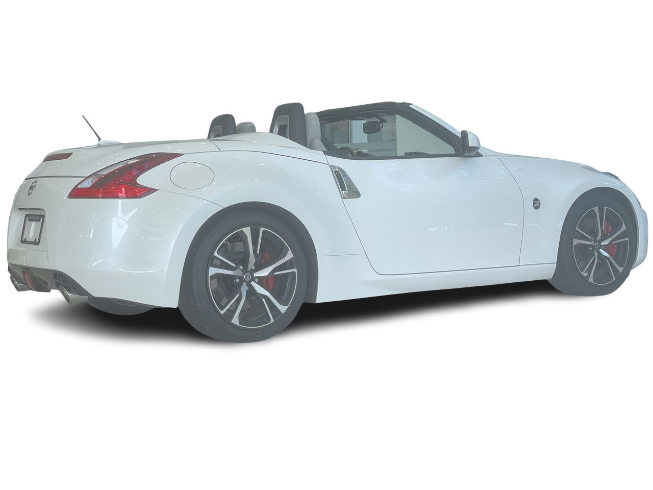 Used 2019 White Nissan 6sp image 14