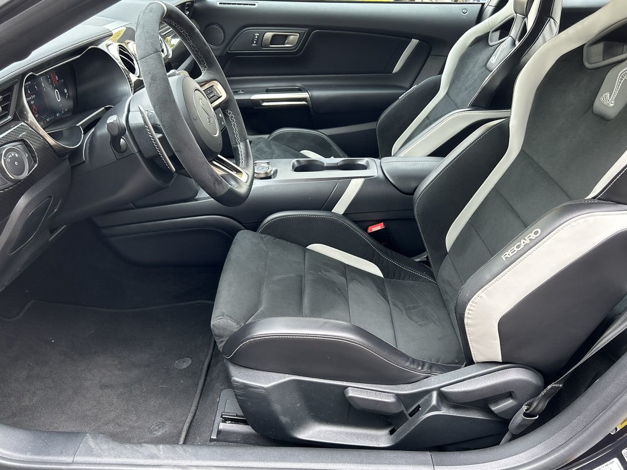 Used 2022 Purple Ford GT500 image 19