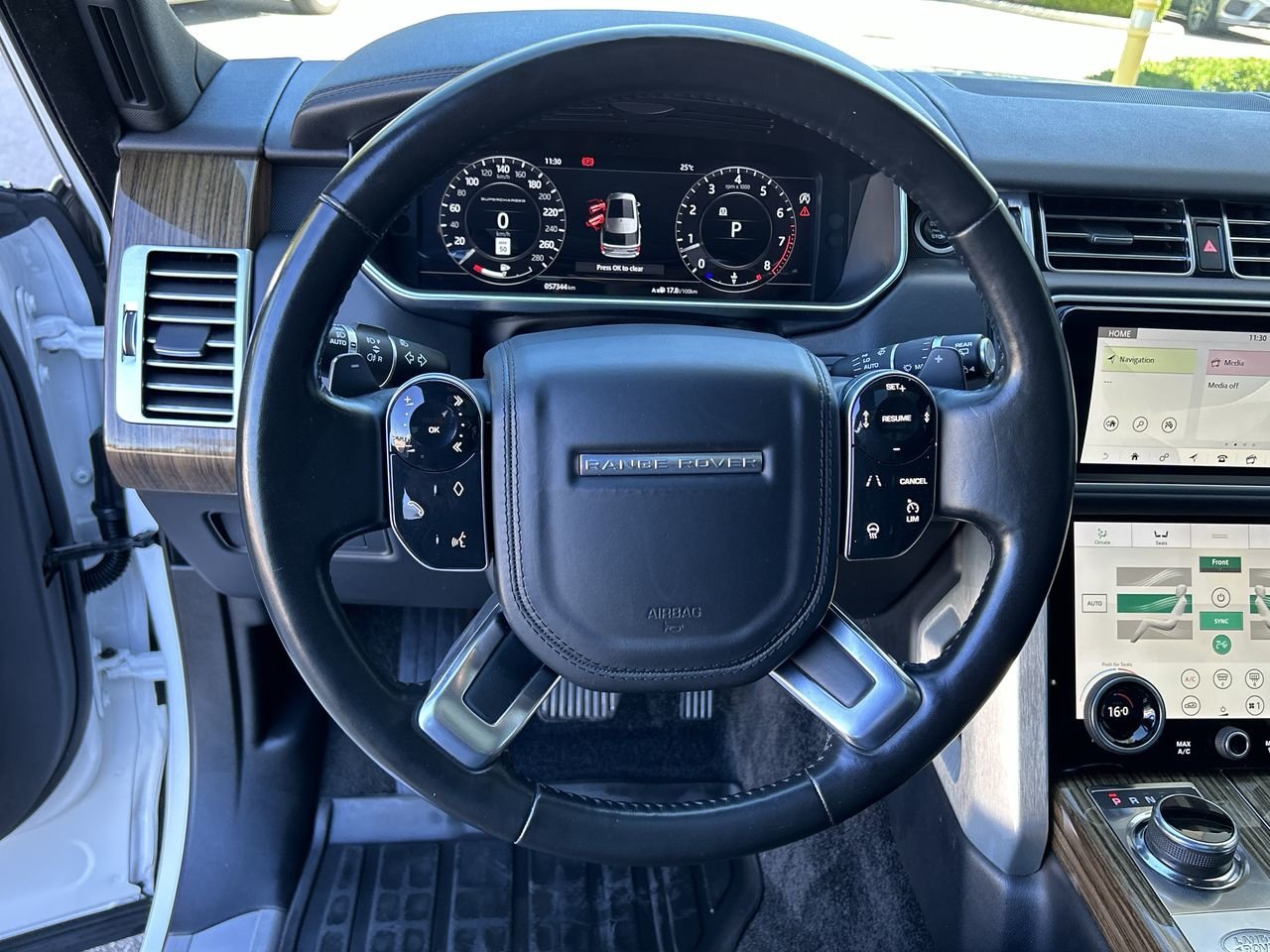 Used 2018 White Land Rover V8 Supercharged LWB image 22