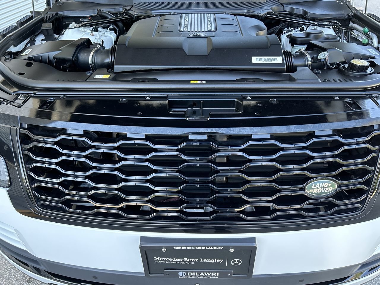 Used 2018 White Land Rover V8 Supercharged LWB image 35