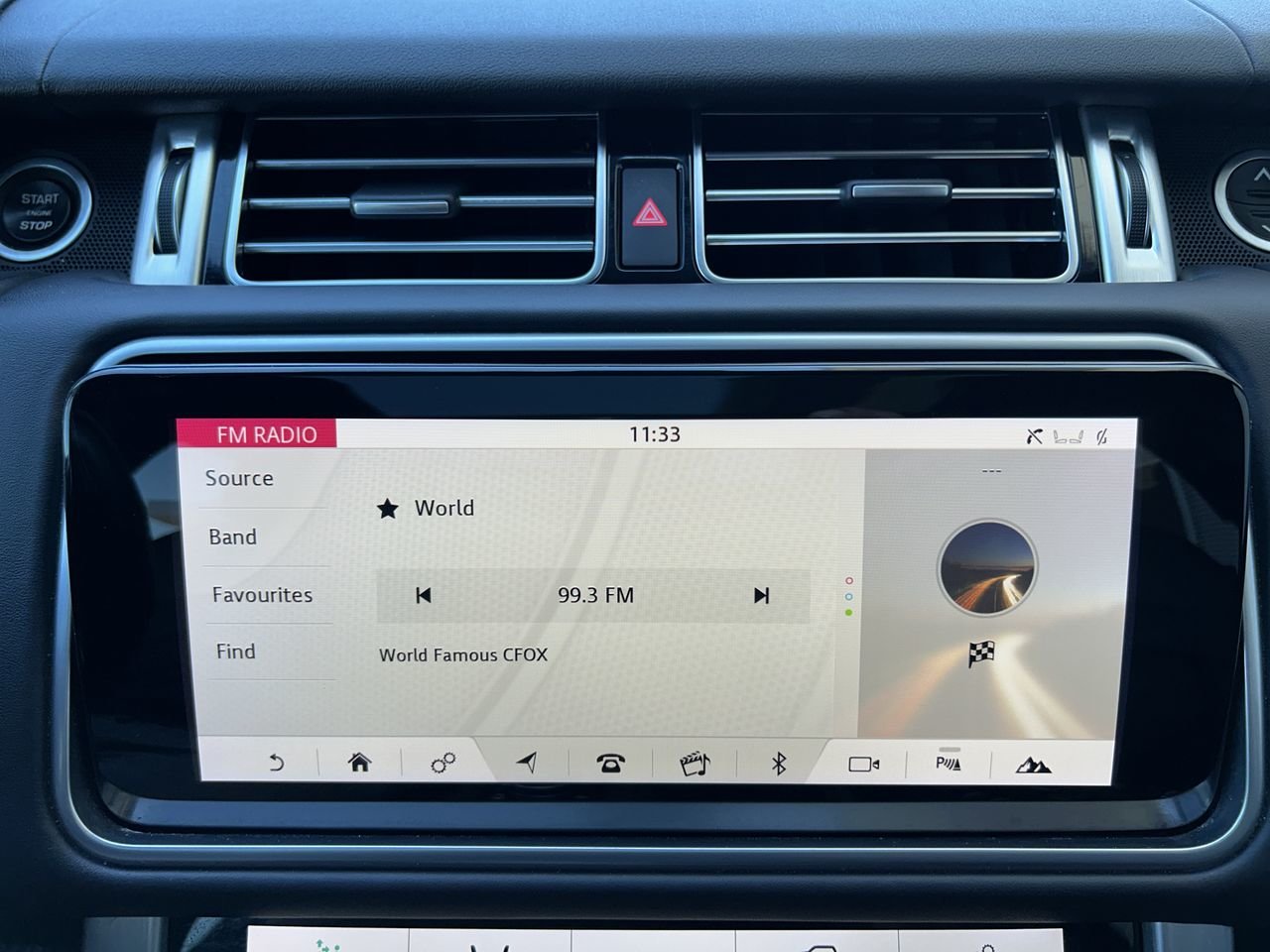 Used 2018 White Land Rover V8 Supercharged LWB image 24