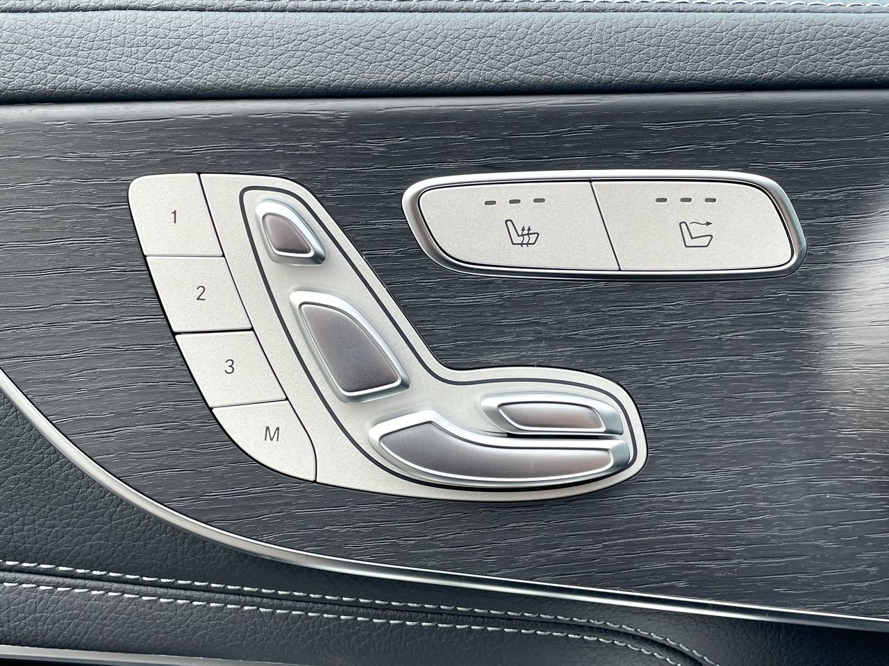 New 2023 Obsidian Black Metallic Mercedes-Benz AMG C 43 4MATIC image 22
