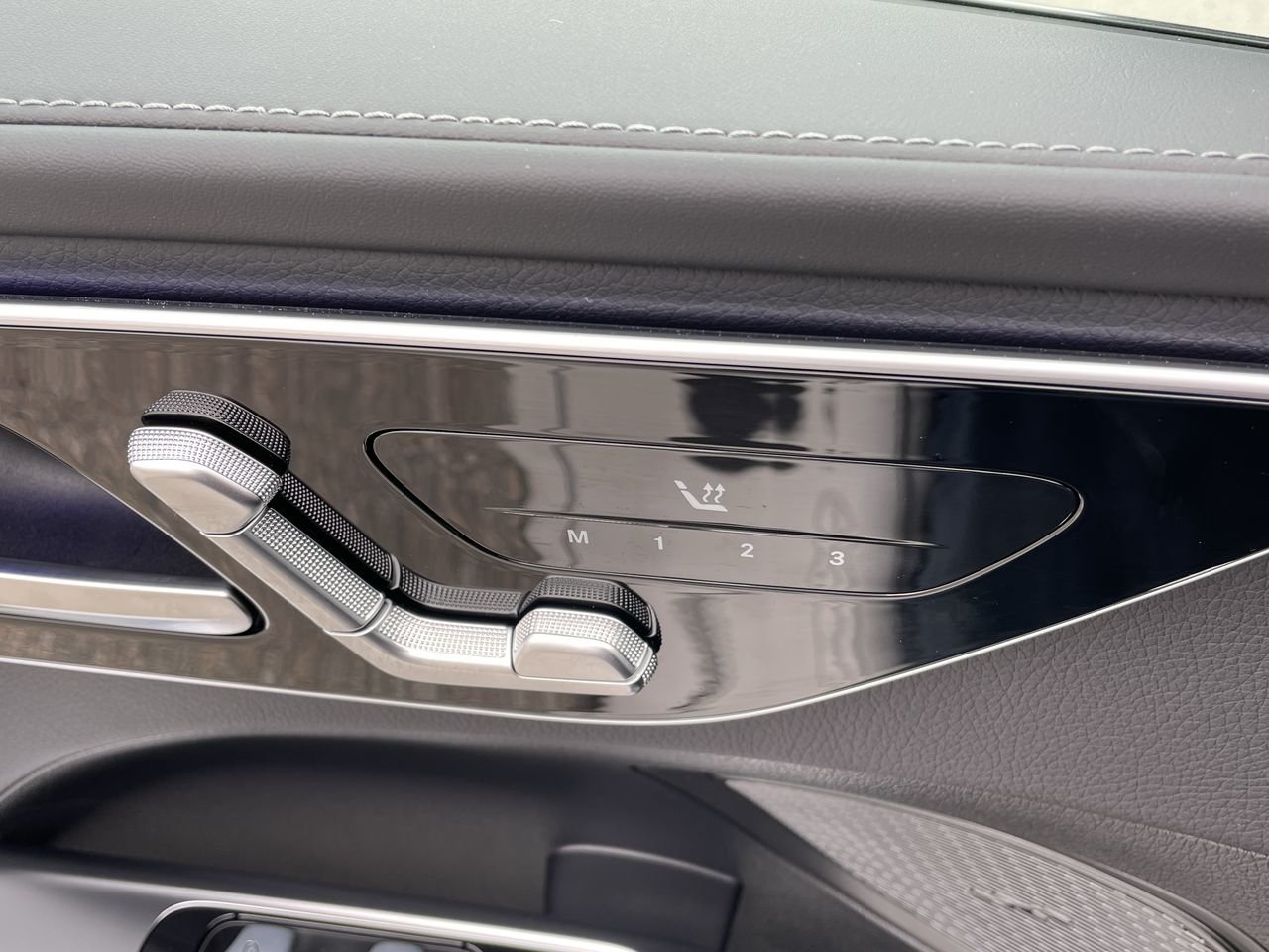 New 2023 Obsidian Black Metallic Mercedes-Benz C 300 4MATIC image 22