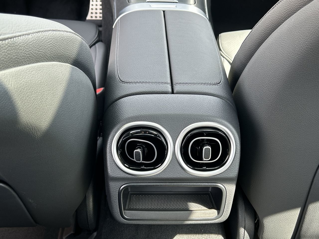 New 2023 Obsidian Black Metallic Mercedes-Benz C 300 4MATIC image 31