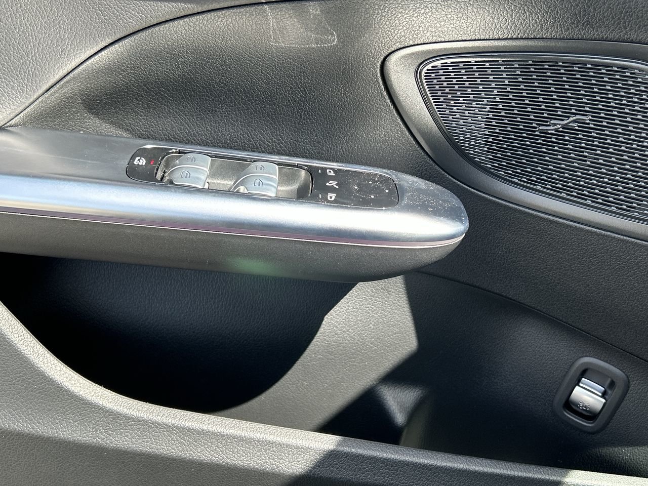 New 2023 Obsidian Black Metallic Mercedes-Benz C 300 4MATIC image 23