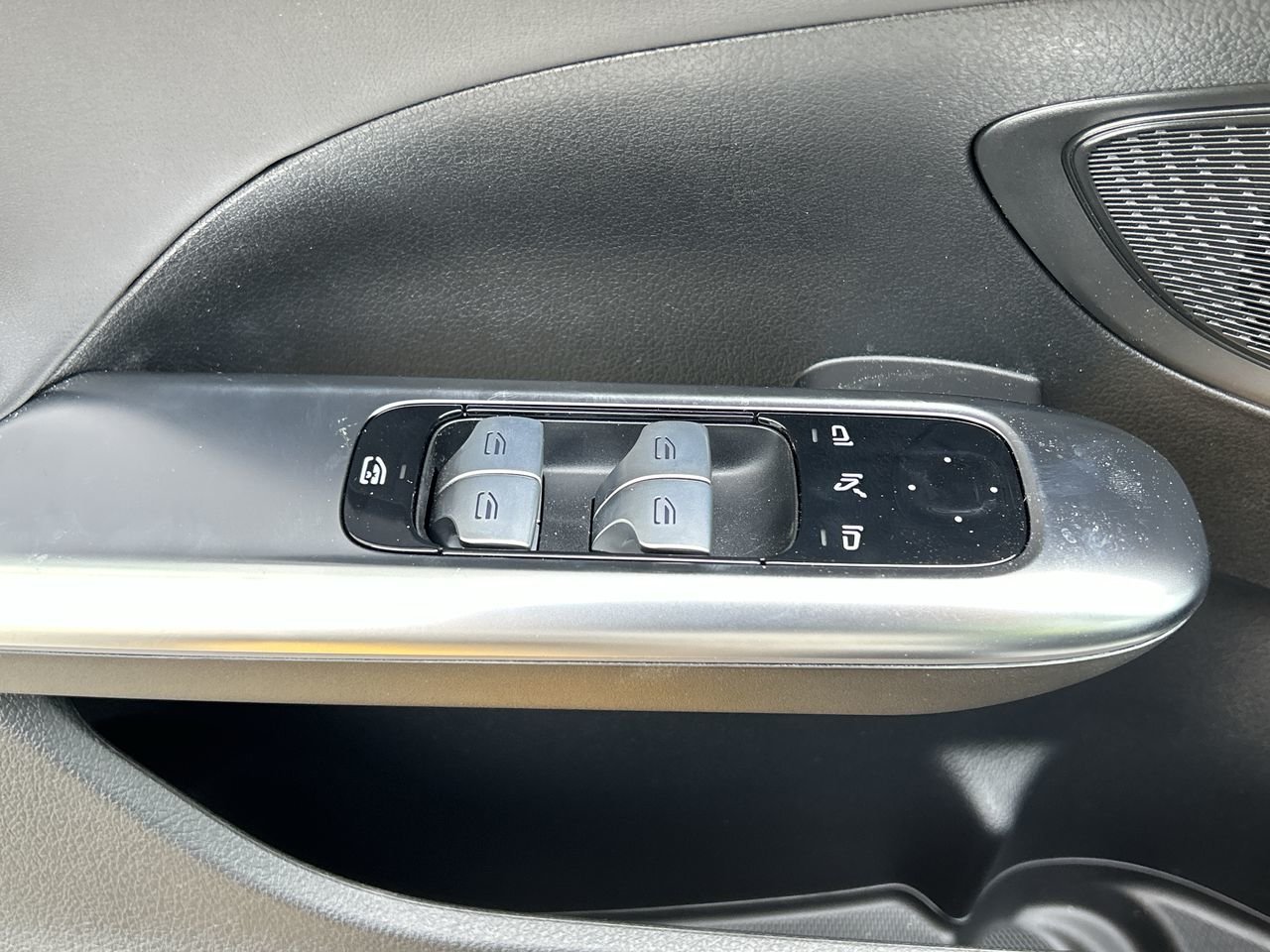New 2023 Obsidian Black Metallic Mercedes-Benz AMG C 43 4MATIC image 23