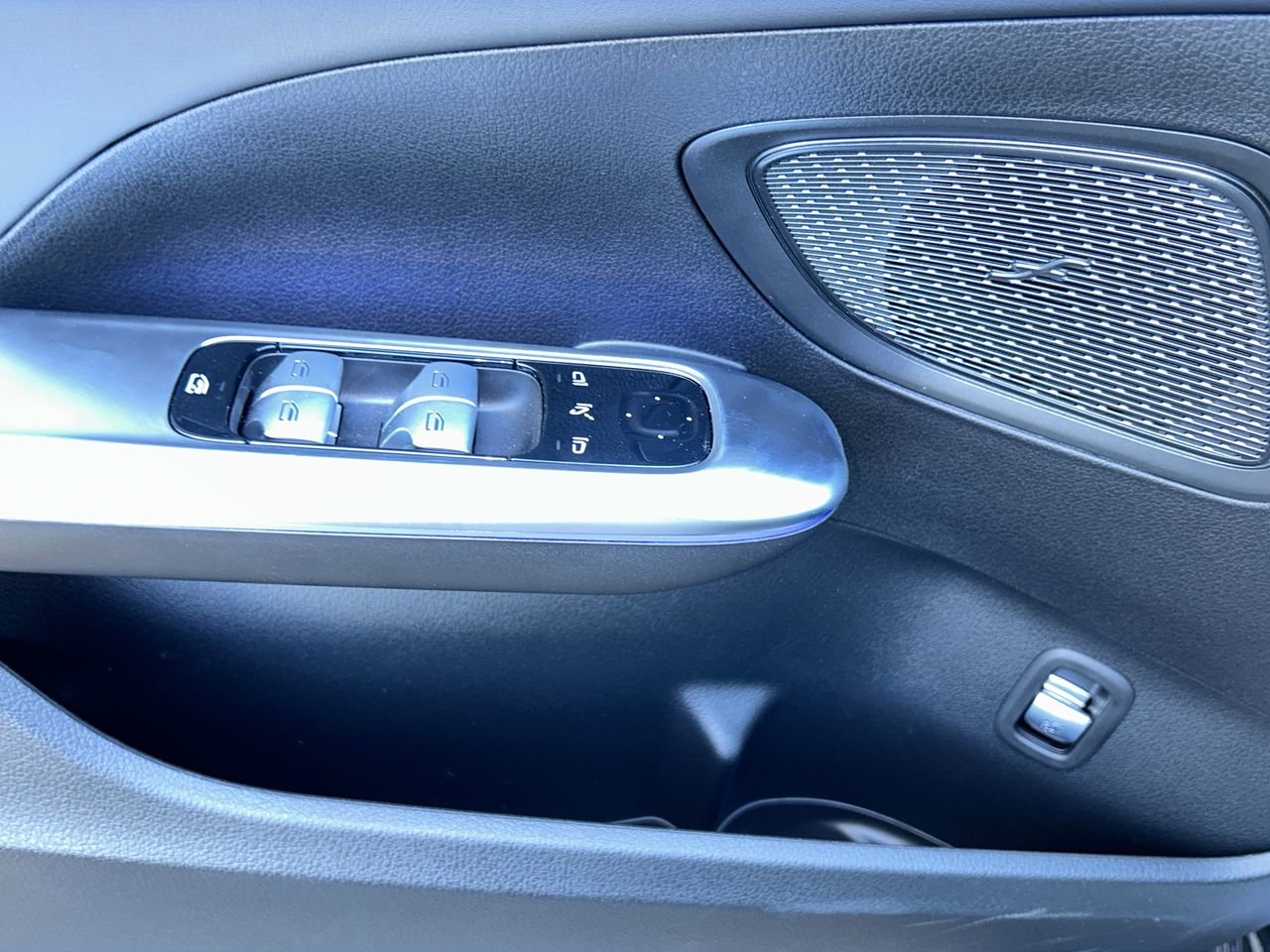 New 2023 Graphite Grey Metallic Mercedes-Benz AMG C 43 4MATIC image 23