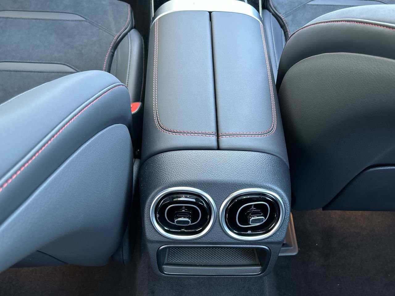 New 2023 Graphite Grey Metallic Mercedes-Benz AMG C 43 4MATIC image 31