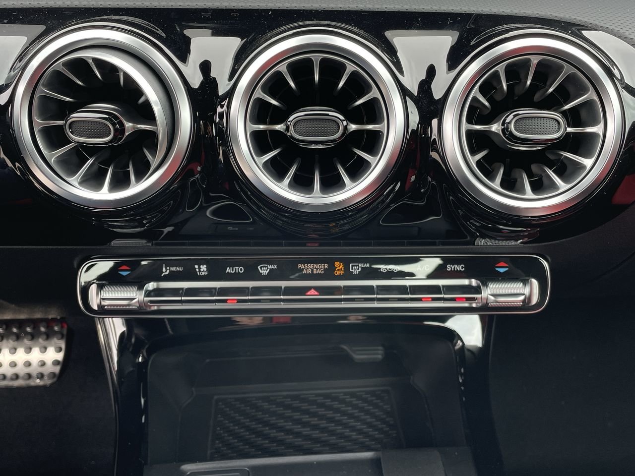 New 2023 Polar White Mercedes-Benz CLA 250 4MATIC image 28