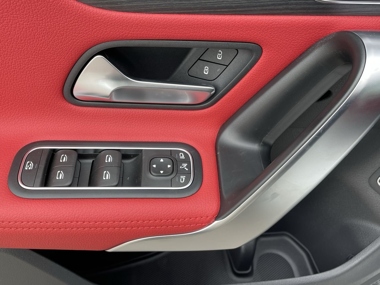 New 2023 Polar White Mercedes-Benz CLA 250 4MATIC image 23