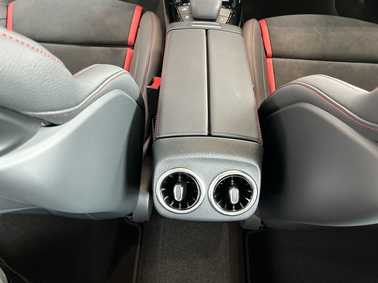 New 2023 Polar White Mercedes-Benz CLA 35 4MATIC image 31