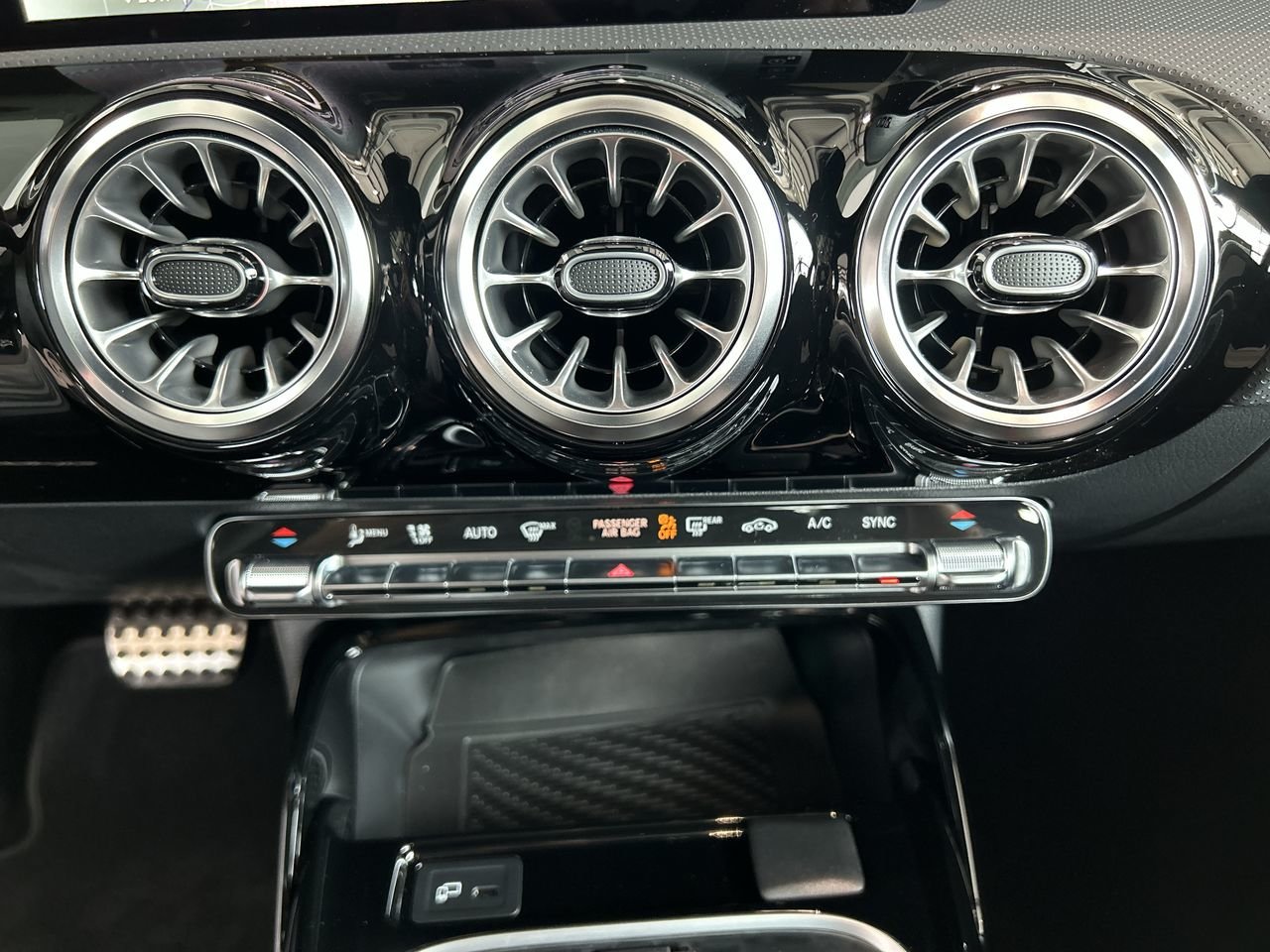 New 2023 Polar White Mercedes-Benz CLA 35 4MATIC image 29