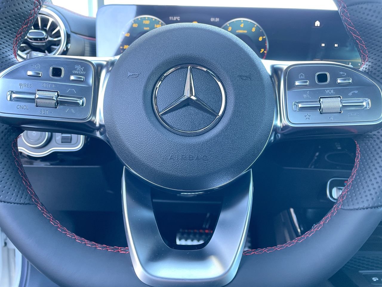 Used 2023 Polar White Mercedes-Benz 4MATIC Coupe image 22