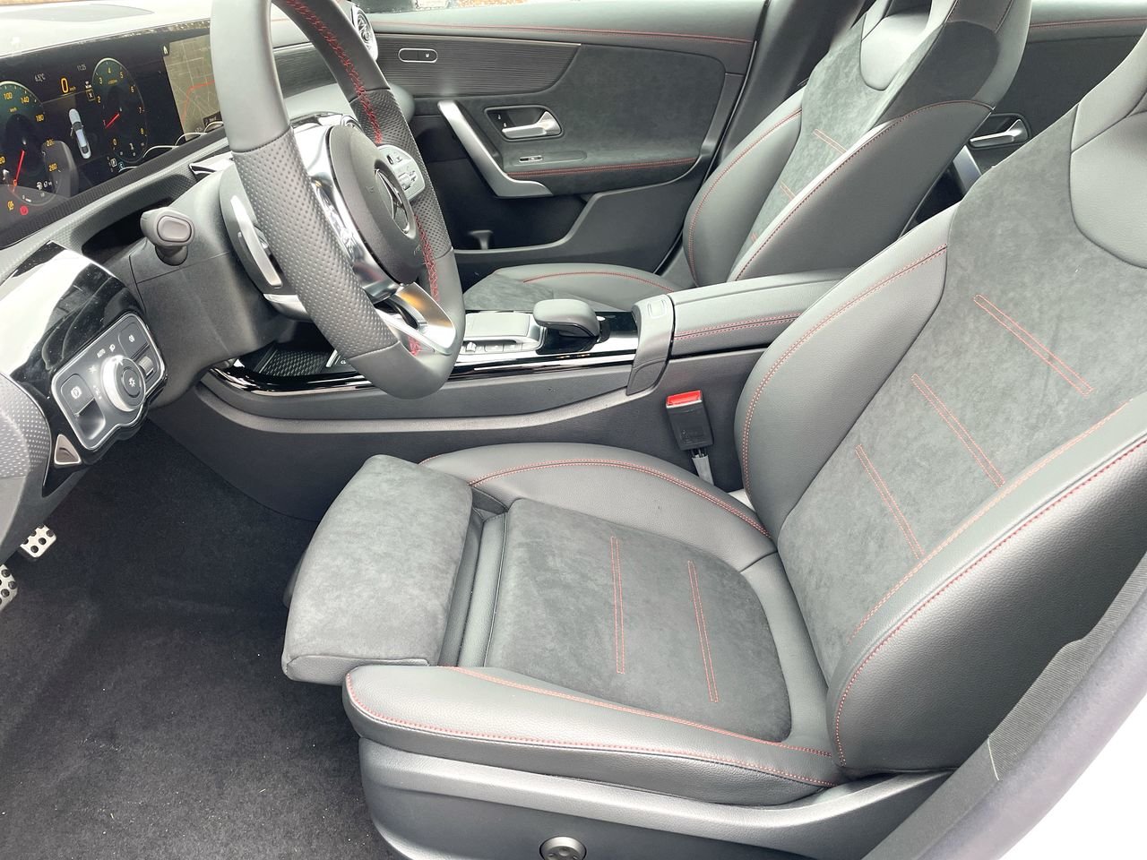 Used 2023 Polar White Mercedes-Benz 4MATIC Coupe image 19