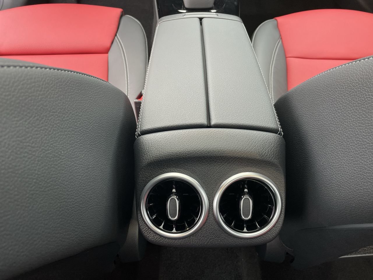 Used 2023 Polar White Mercedes-Benz 4MATIC Coupe image 29