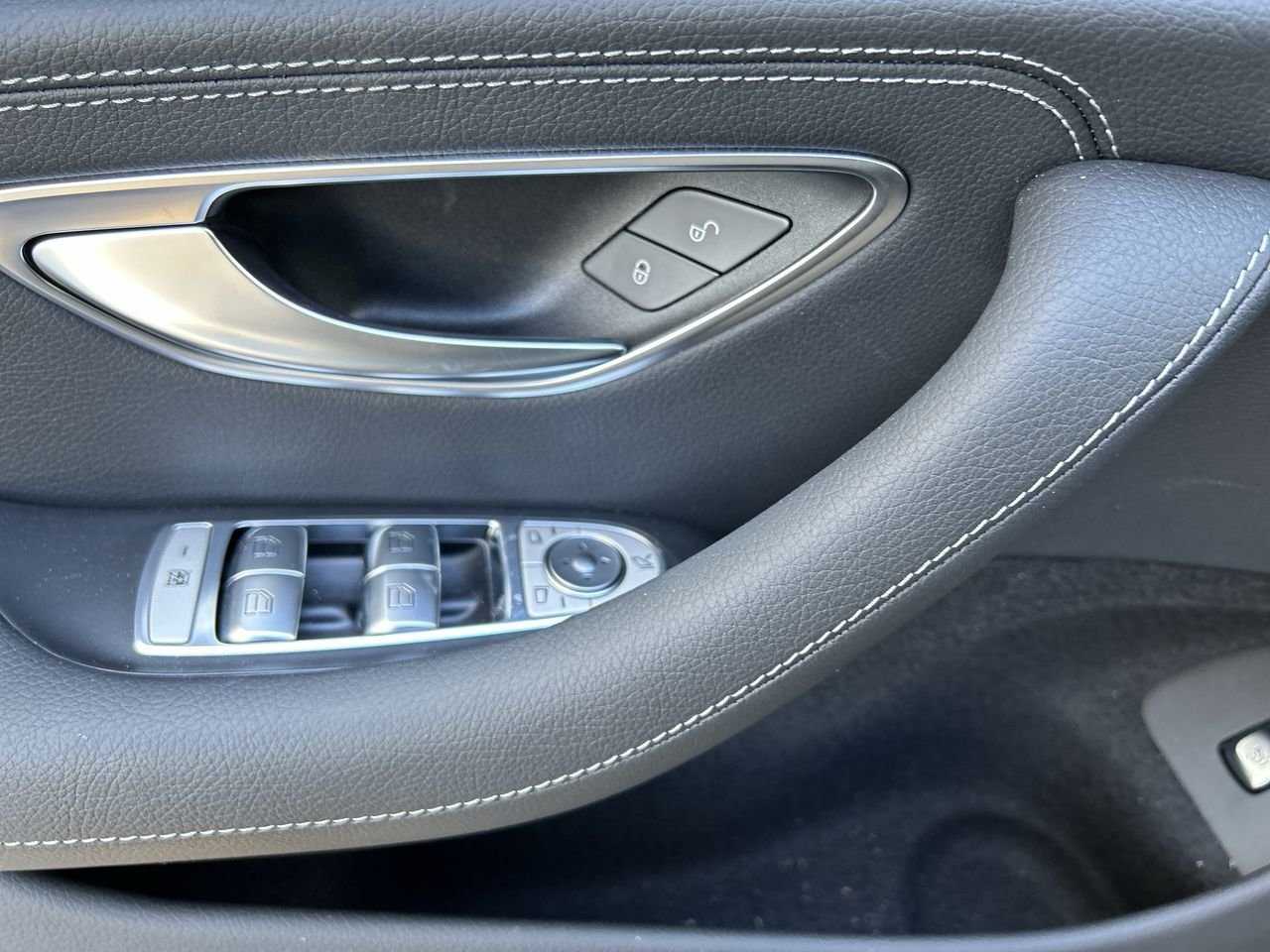 New 2023 Obsidian Black Metallic Mercedes-Benz 450 4MATIC image 24