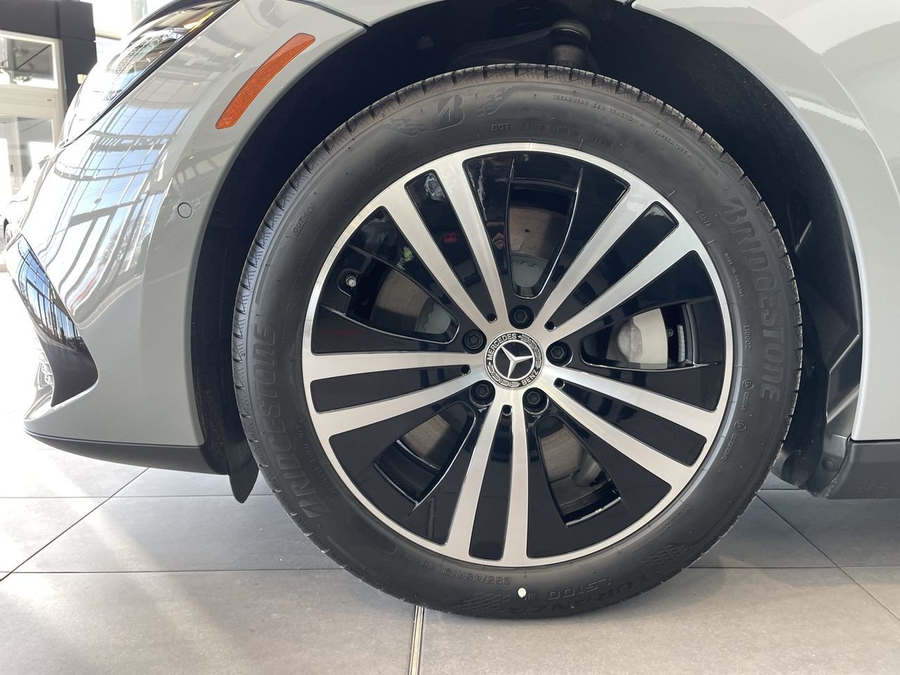 New 2023 MANUFAKTUR Alpine Grey Mercedes-Benz EQE 500 V4 image 18