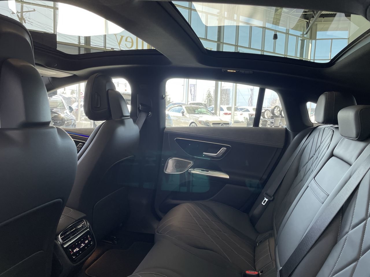 New 2023 MANUFAKTUR Alpine Grey Mercedes-Benz EQE 500 V4 image 31