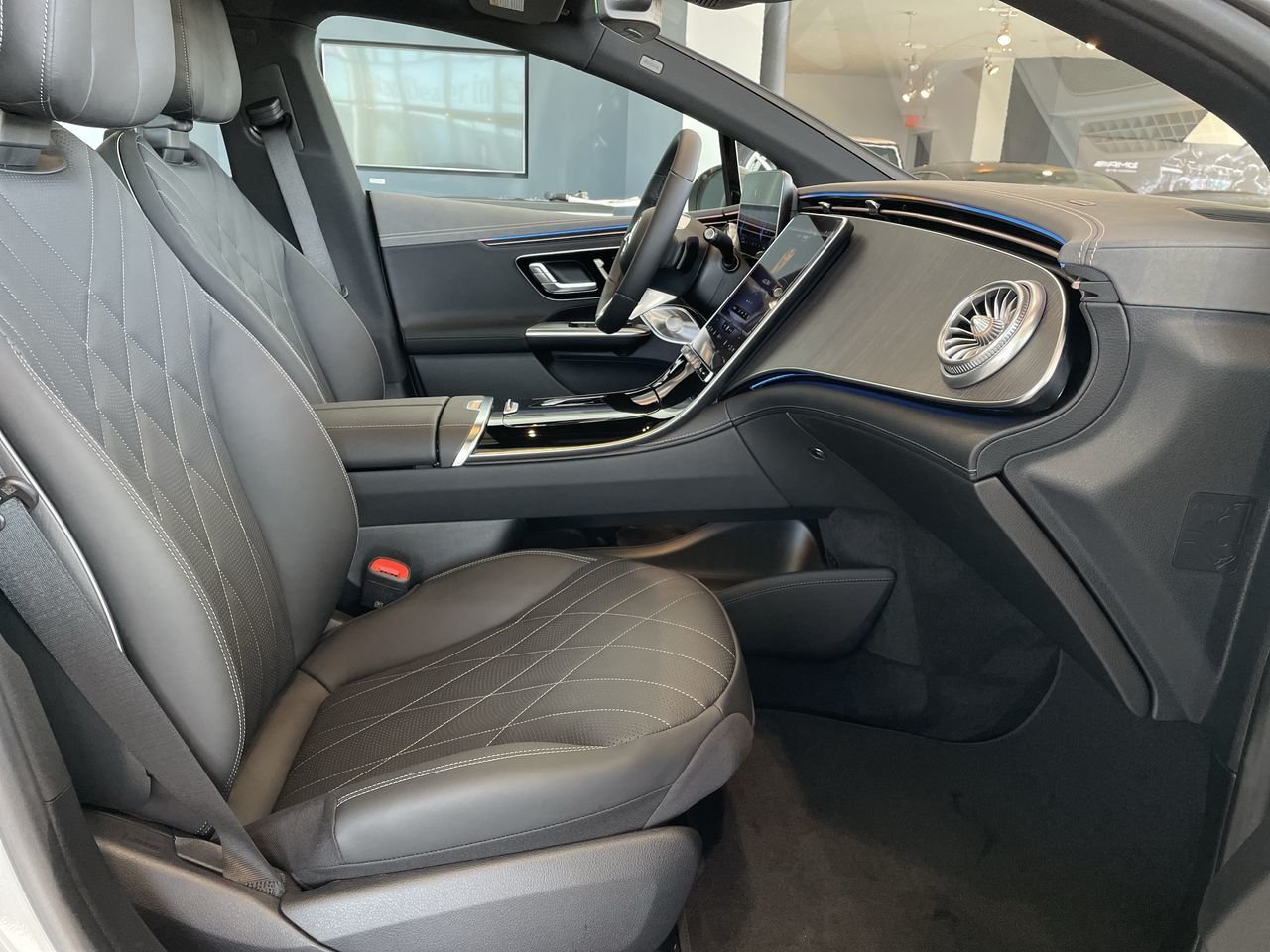 New 2023 MANUFAKTUR Alpine Grey Mercedes-Benz EQE 500 V4 image 33