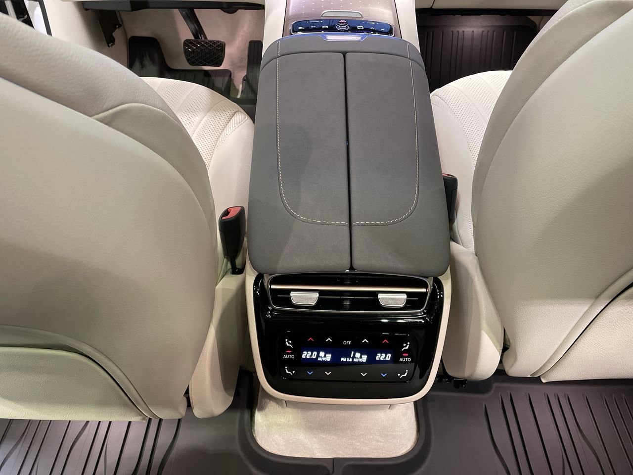 New 2023 MANUFAKTUR Diamond White Metallic Mercedes-Benz EQS 580 V4 image 25