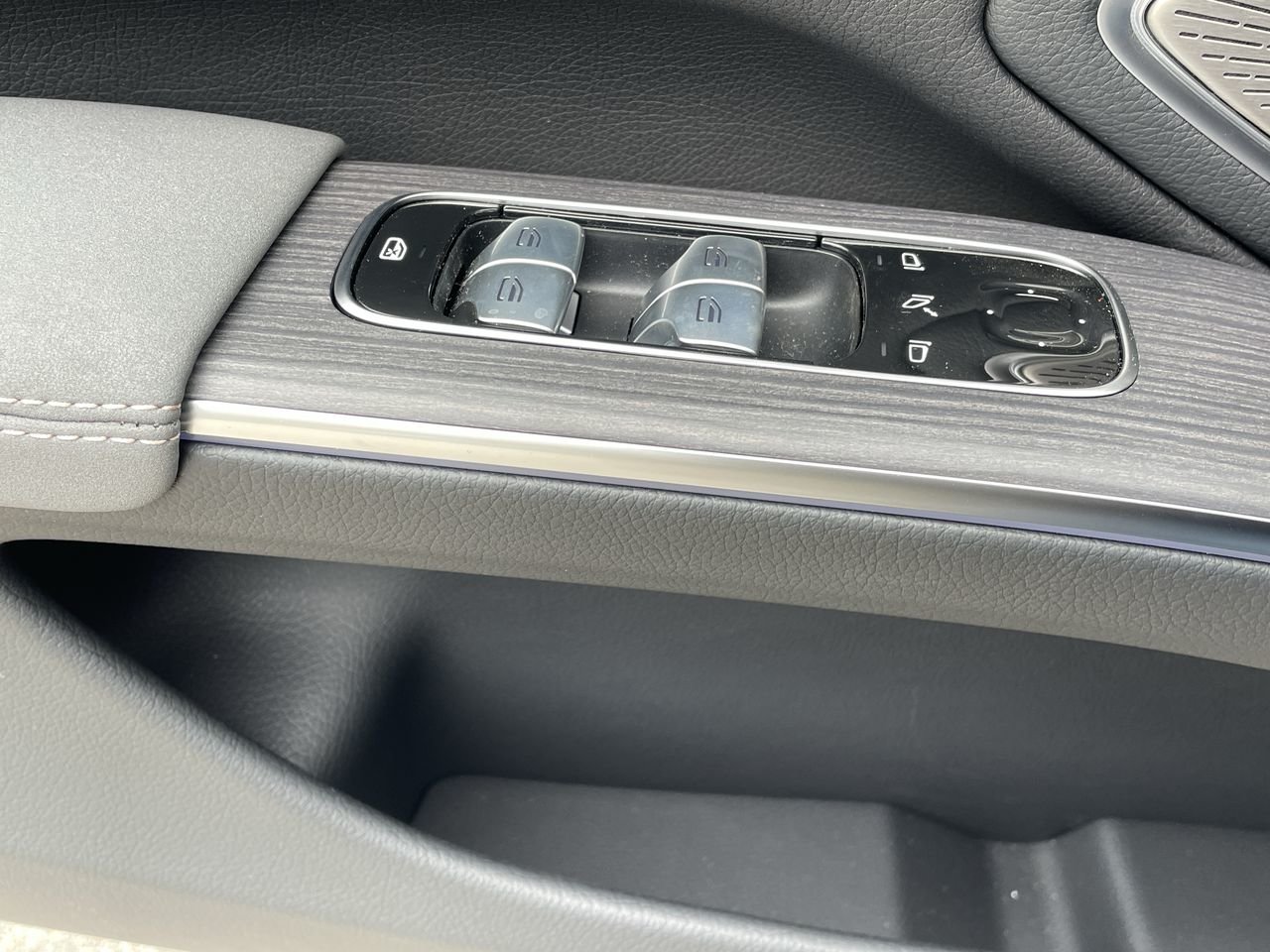 New 2023 Obsidian Black Metallic Mercedes-Benz EQS 580 V4 image 21