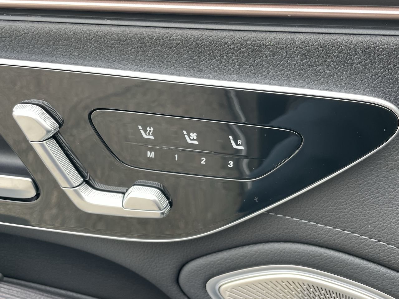 New 2023 Obsidian Black Metallic Mercedes-Benz EQS 580 V4 image 20
