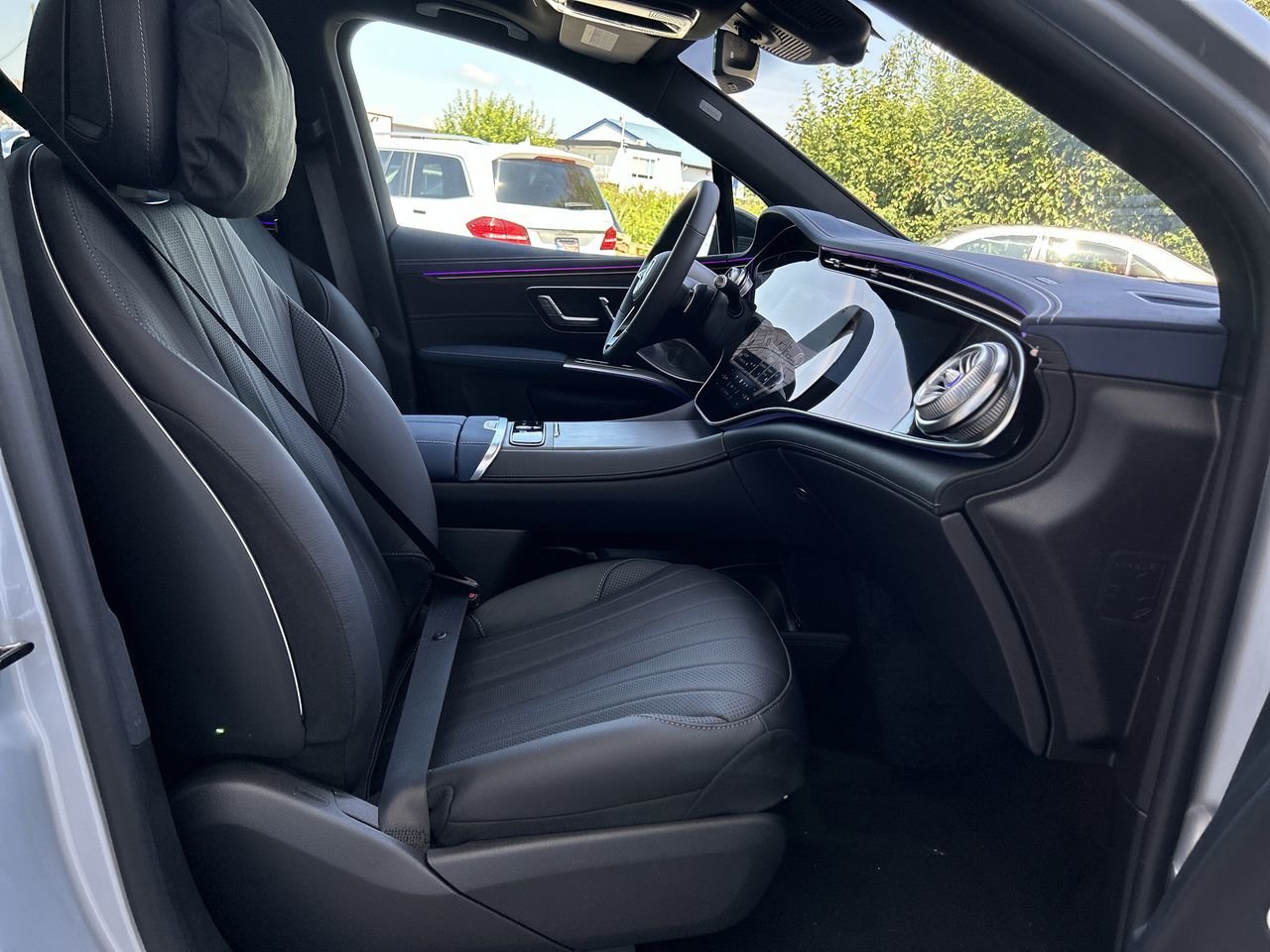 New 2023 High-Tech Silver Metallic Mercedes-Benz EQS 450 4MATIC image 33