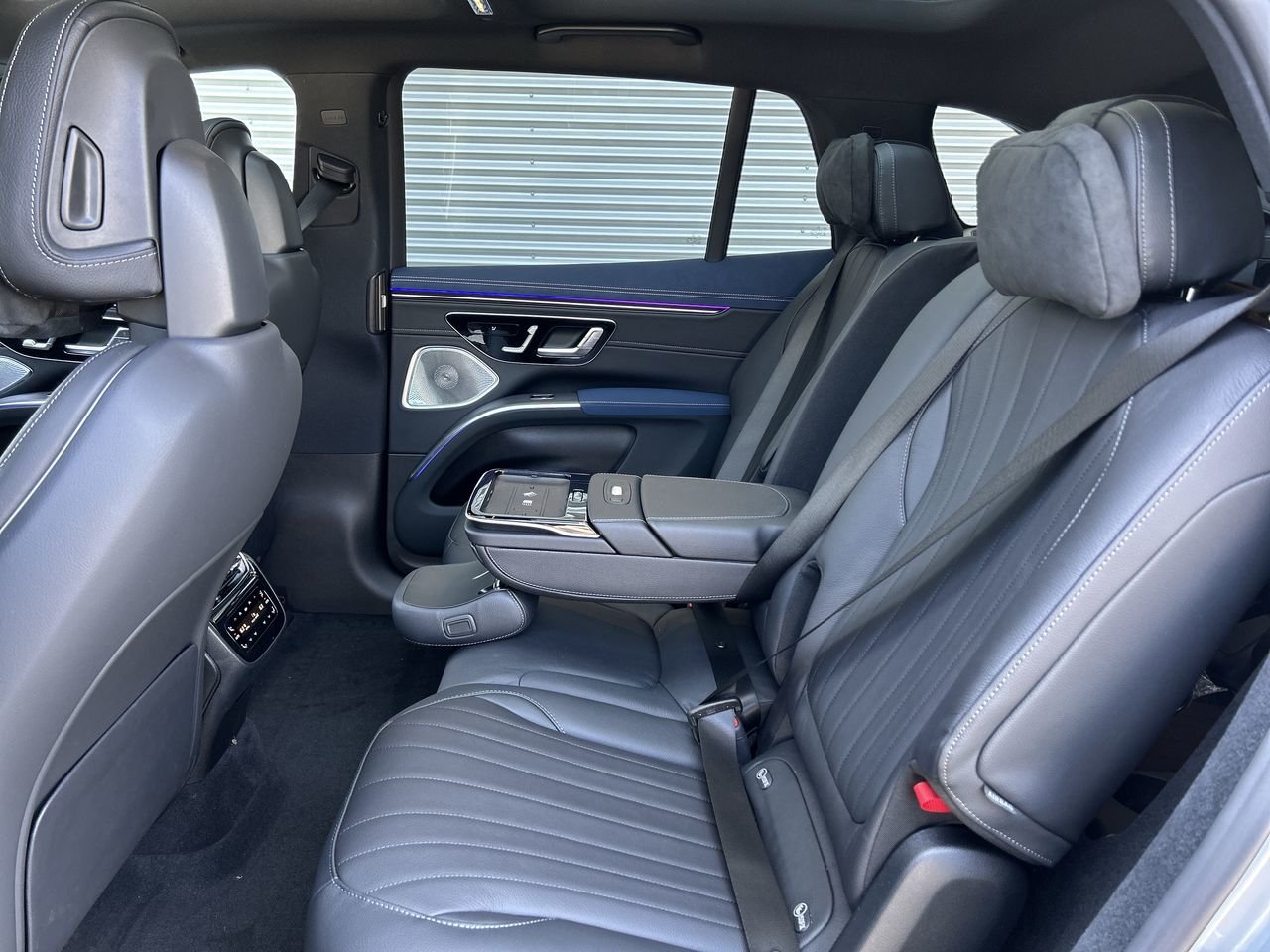 New 2023 High-Tech Silver Metallic Mercedes-Benz EQS 450 4MATIC image 31