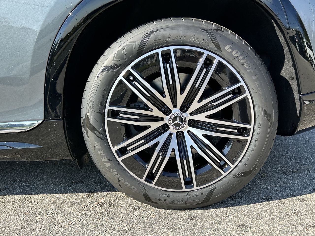 New 2023 Selenite Grey Metallic Mercedes-Benz EQS 450 4MATIC image 18