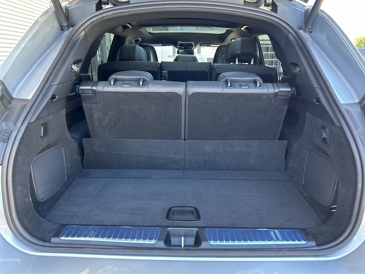 New 2023 High-Tech Silver Metallic Mercedes-Benz EQS 450 4MATIC image 33
