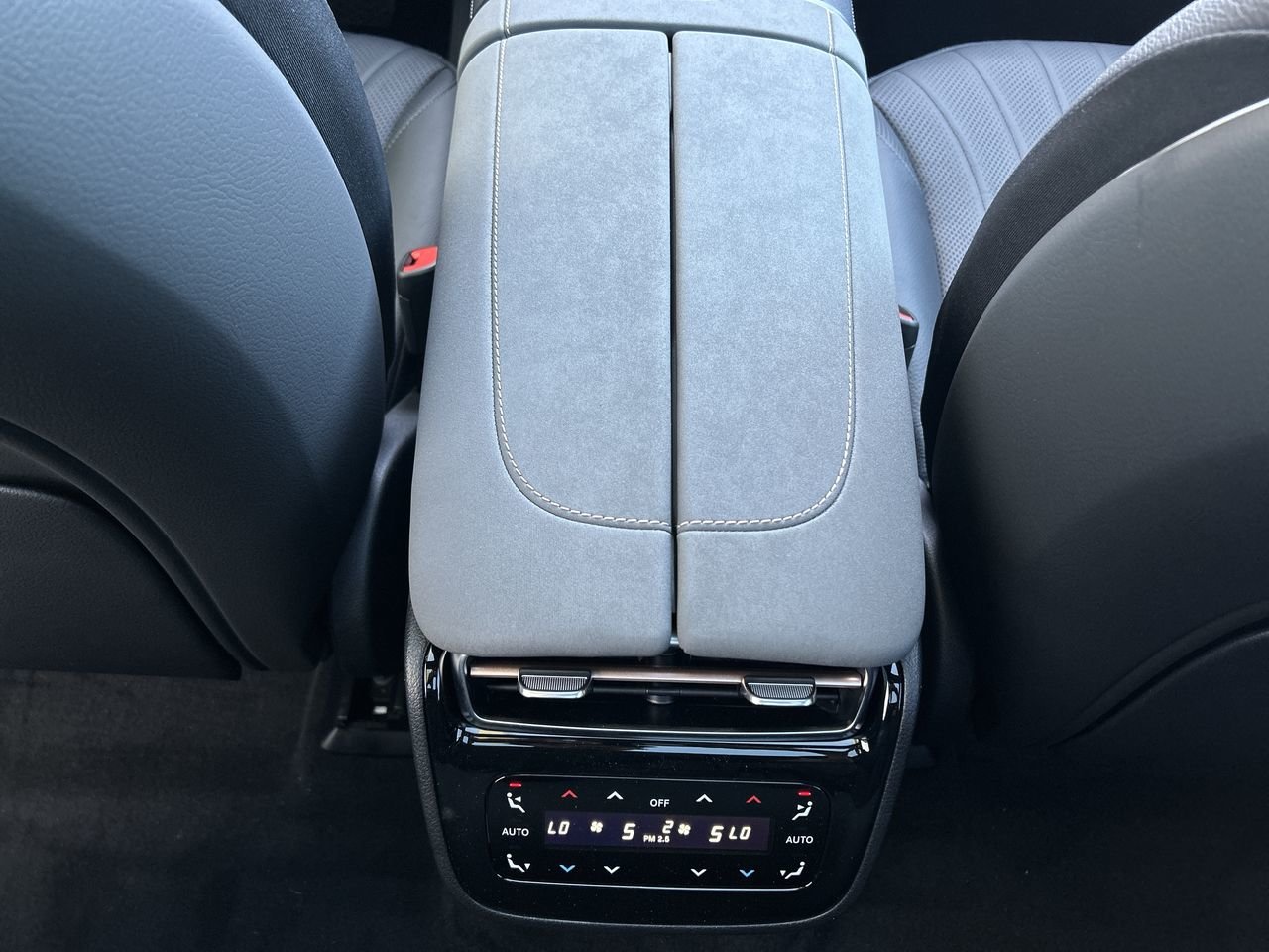 New 2023 High-Tech Silver Metallic Mercedes-Benz EQS 450 4MATIC image 29