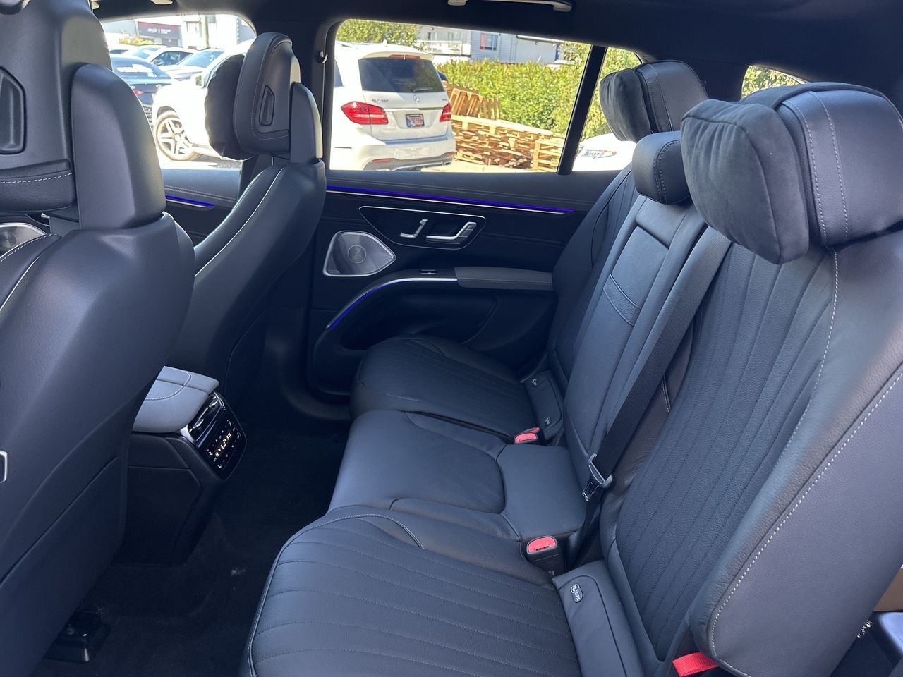 New 2023 High-Tech Silver Metallic Mercedes-Benz EQS 450 4MATIC image 31