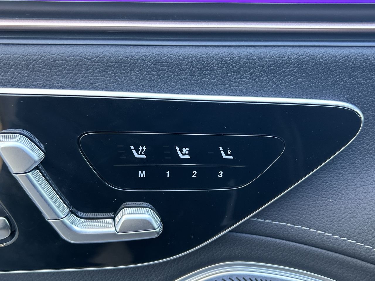 New 2023 High-Tech Silver Metallic Mercedes-Benz EQS 450 4MATIC image 20
