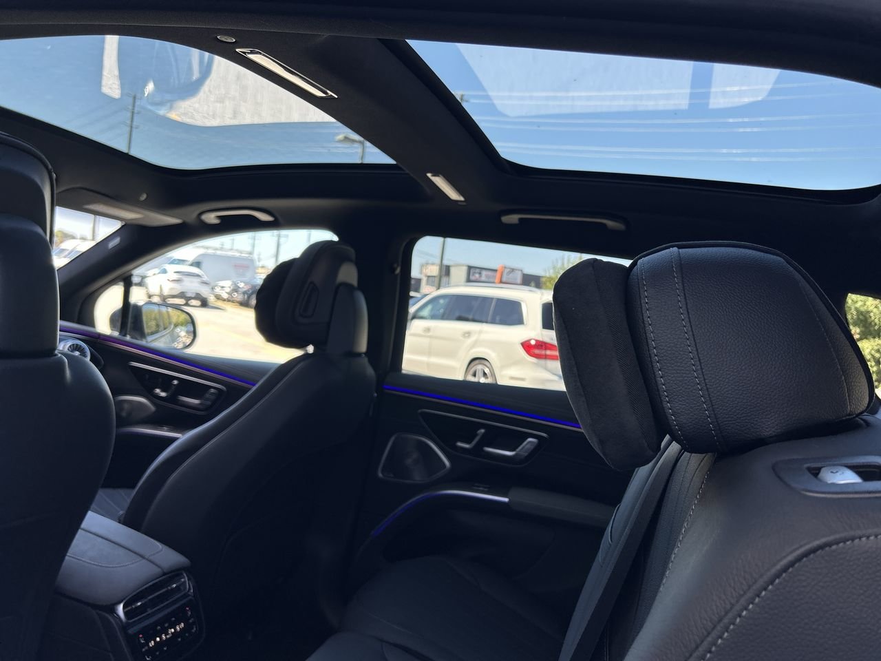 New 2023 High-Tech Silver Metallic Mercedes-Benz EQS 450 4MATIC image 30