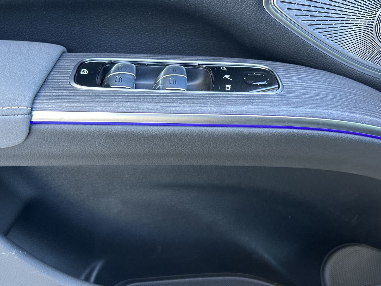 New 2023 High-Tech Silver Metallic Mercedes-Benz EQS 450 4MATIC image 21