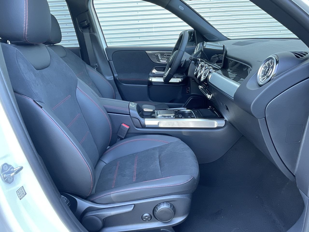 New 2023 Polar White Mercedes-Benz 250 4MATIC image 33