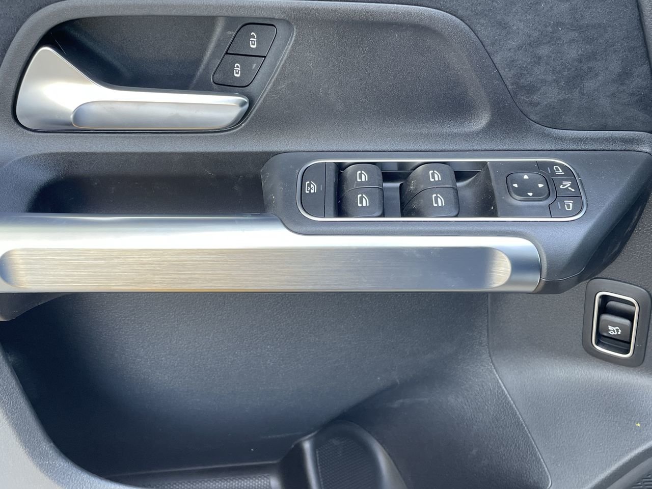 New 2023 Polar White Mercedes-Benz 250 4MATIC image 22