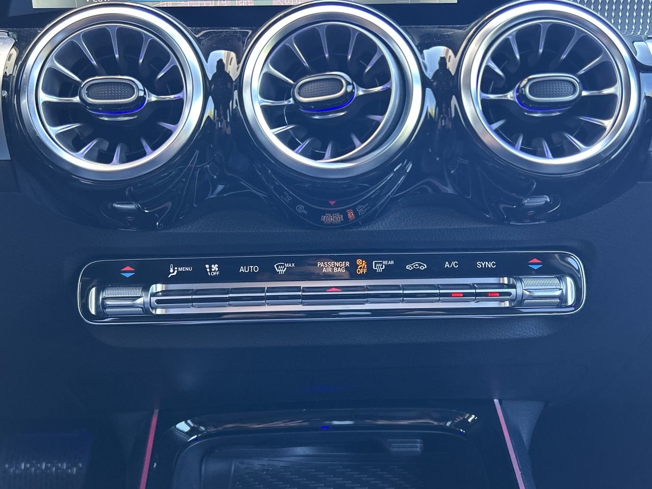 New 2023 Polar White Mercedes-Benz 250 4MATIC image 28