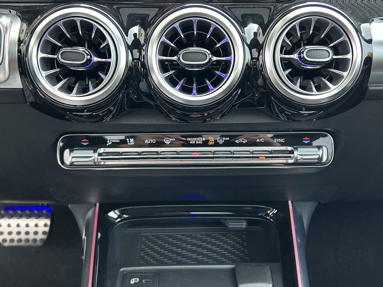 New 2023 Polar White Mercedes-Benz 250 4MATIC image 27