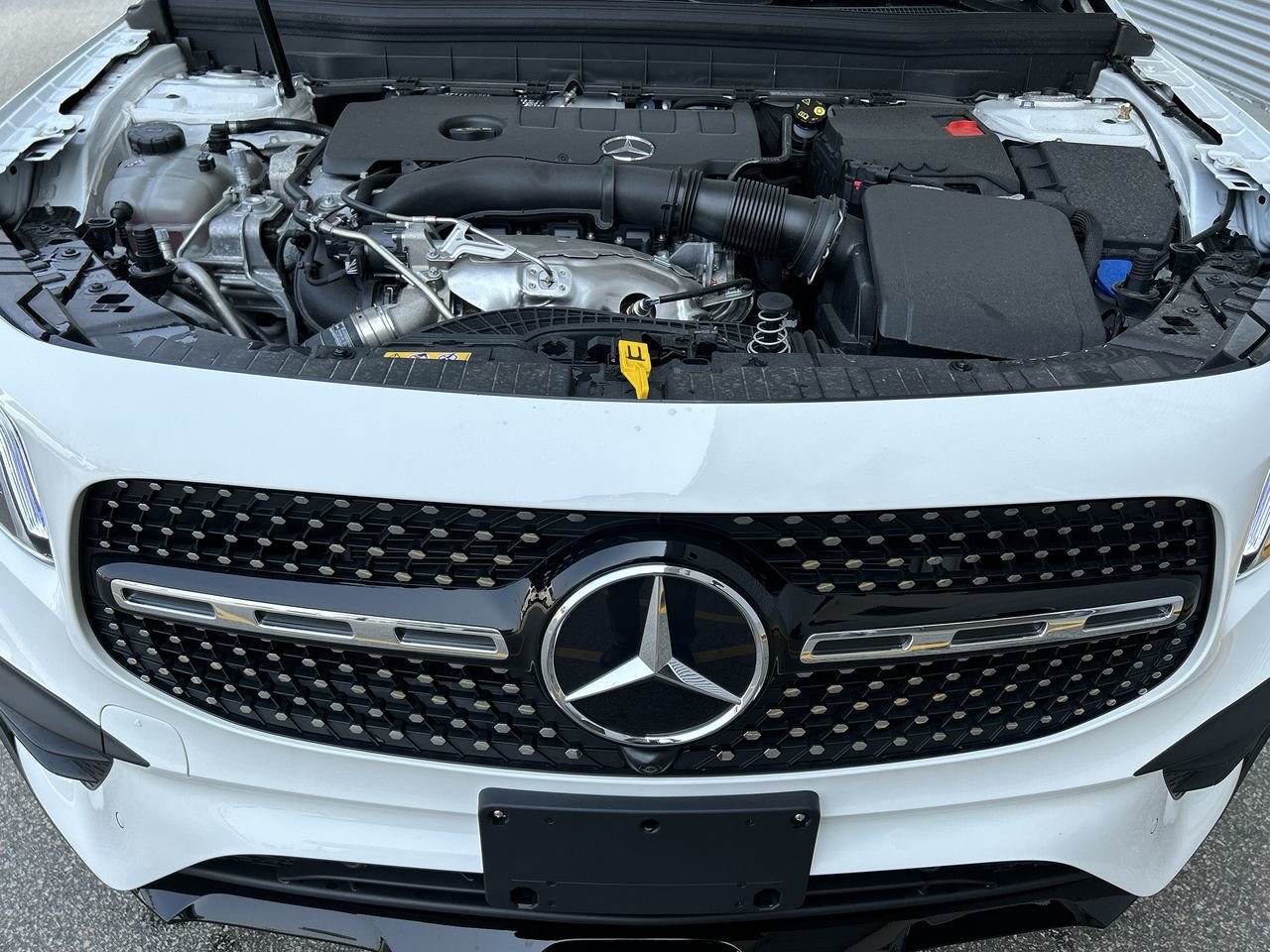 New 2023 Polar White Mercedes-Benz 250 4MATIC image 19