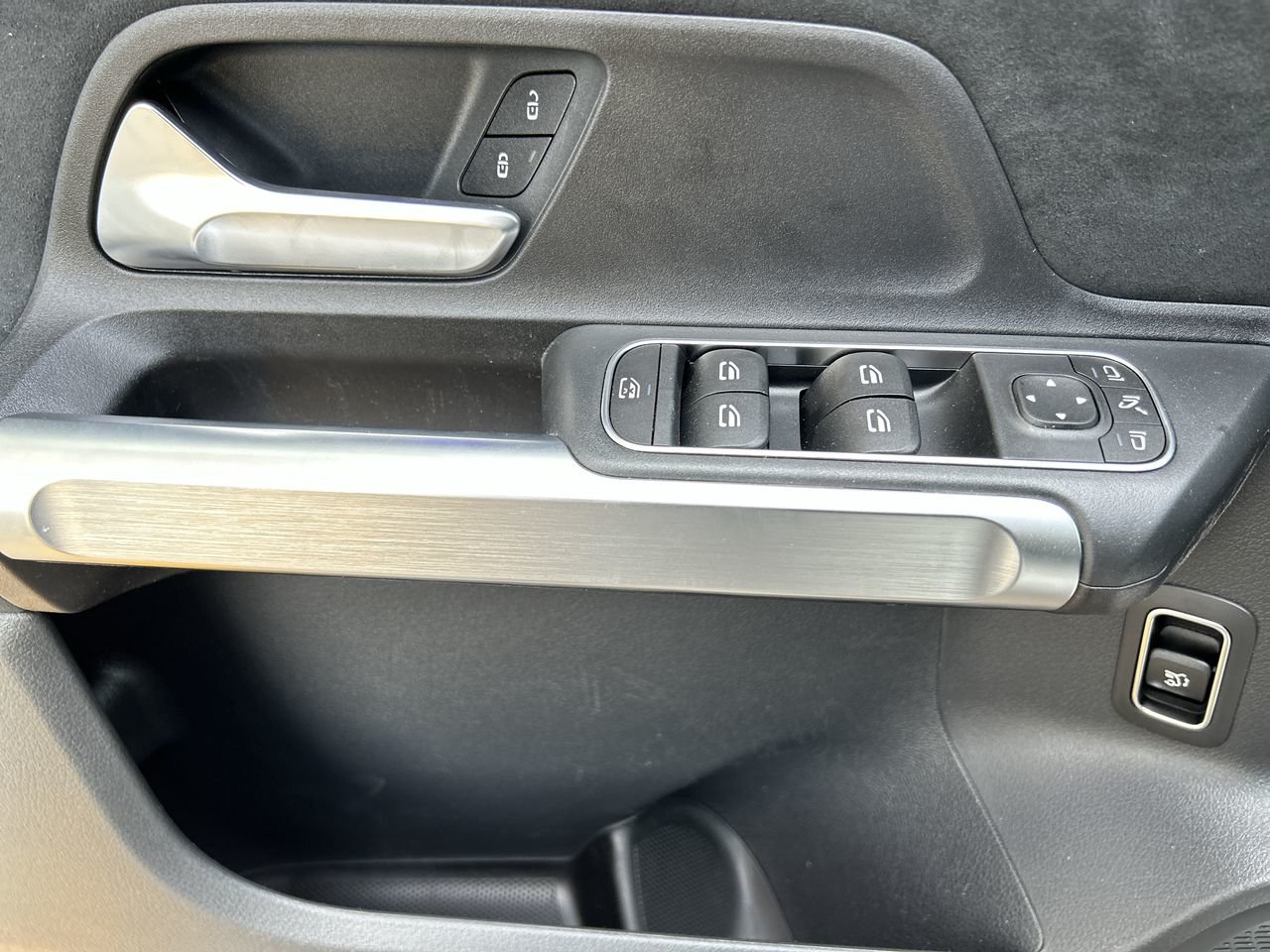 New 2023 Polar White Mercedes-Benz 250 4MATIC image 22