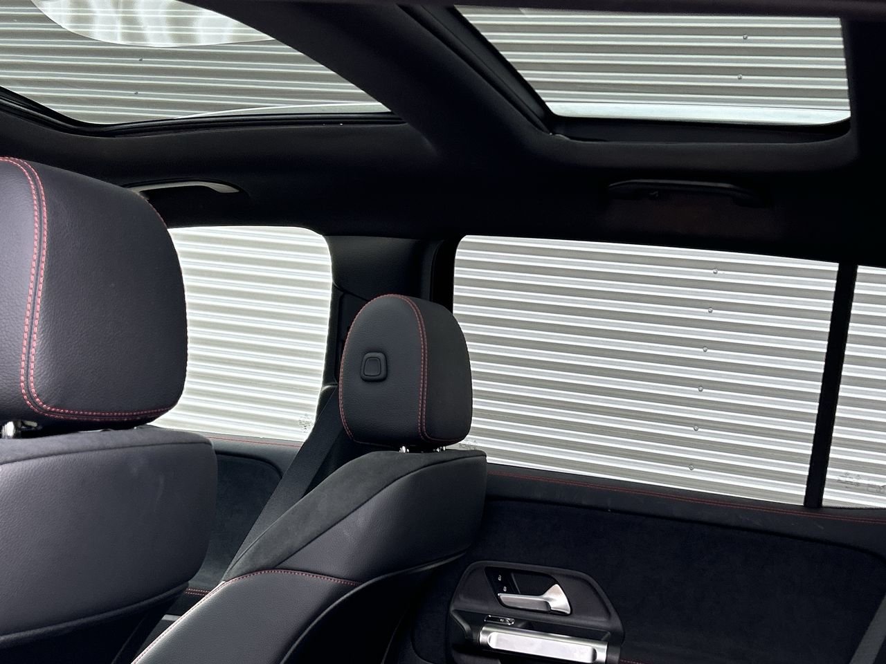 Used 2022 Cosmos Black Met Mercedes-Benz 4MATIC SUV image 30