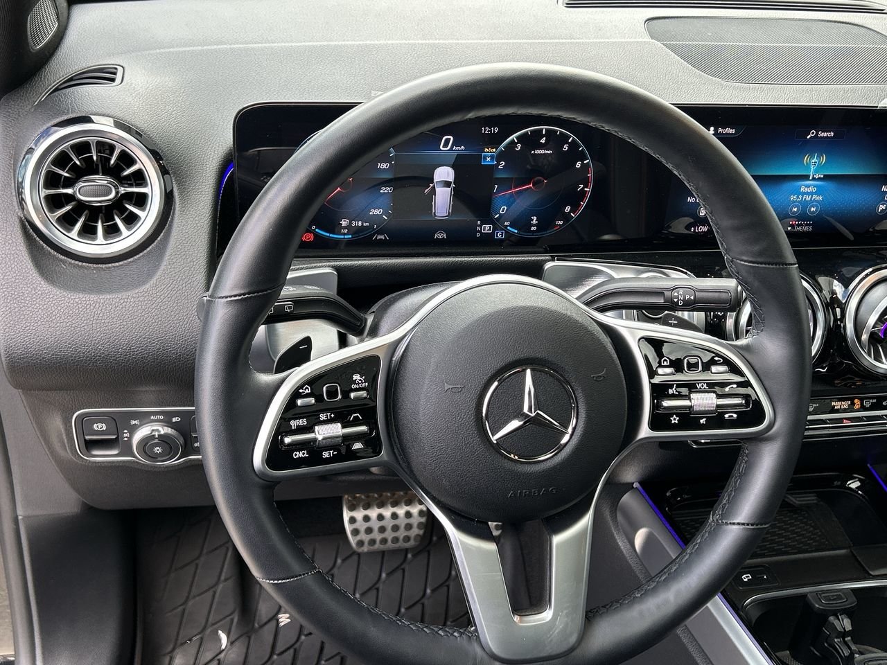 Used 2022 Cosmos Black Met Mercedes-Benz 4MATIC SUV image 22