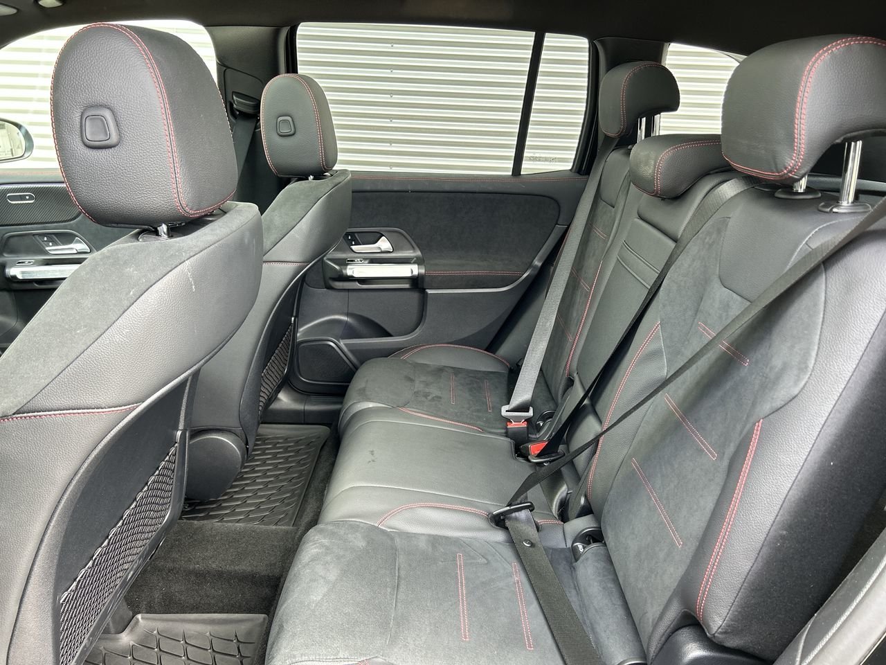 Used 2022 Cosmos Black Met Mercedes-Benz 4MATIC SUV image 31