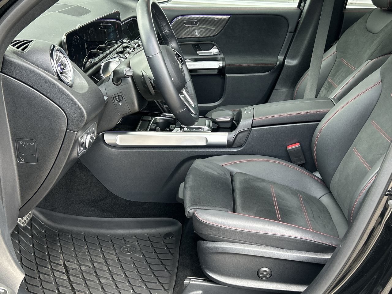 Used 2022 Cosmos Black Met Mercedes-Benz 4MATIC SUV image 19