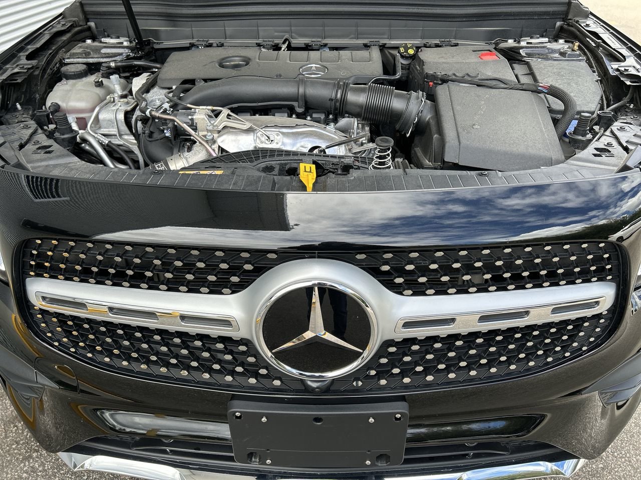 Used 2022 Cosmos Black Met Mercedes-Benz 4MATIC SUV image 34