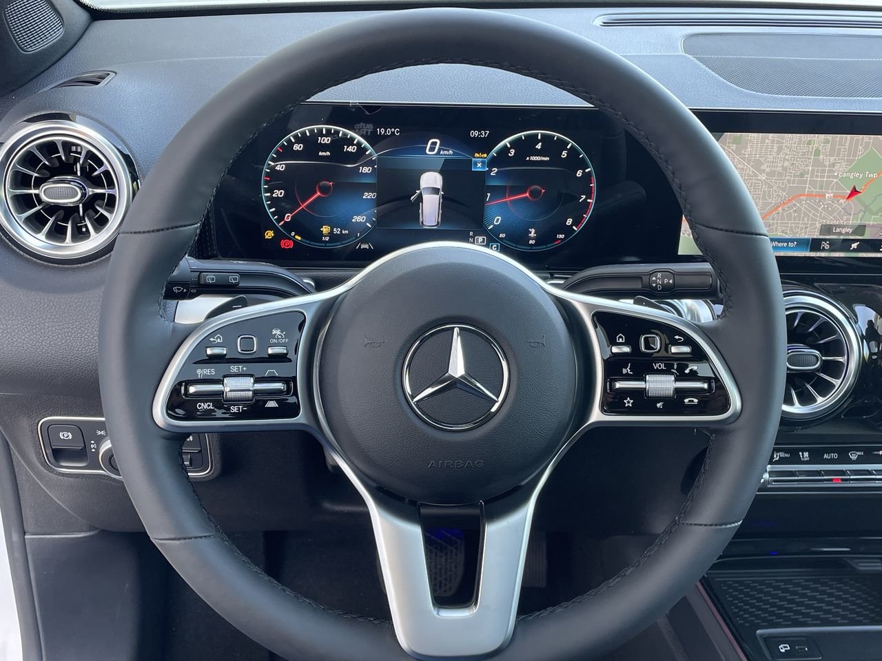 Used 2023 Polar White Mercedes-Benz 4MATIC SUV image 22