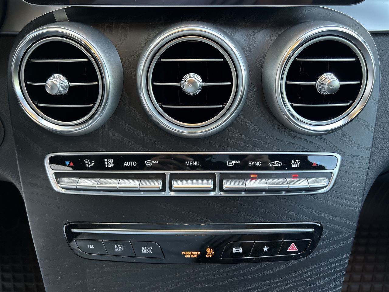 New 2023 Polar White Mercedes-Benz 300 4MATIC image 28