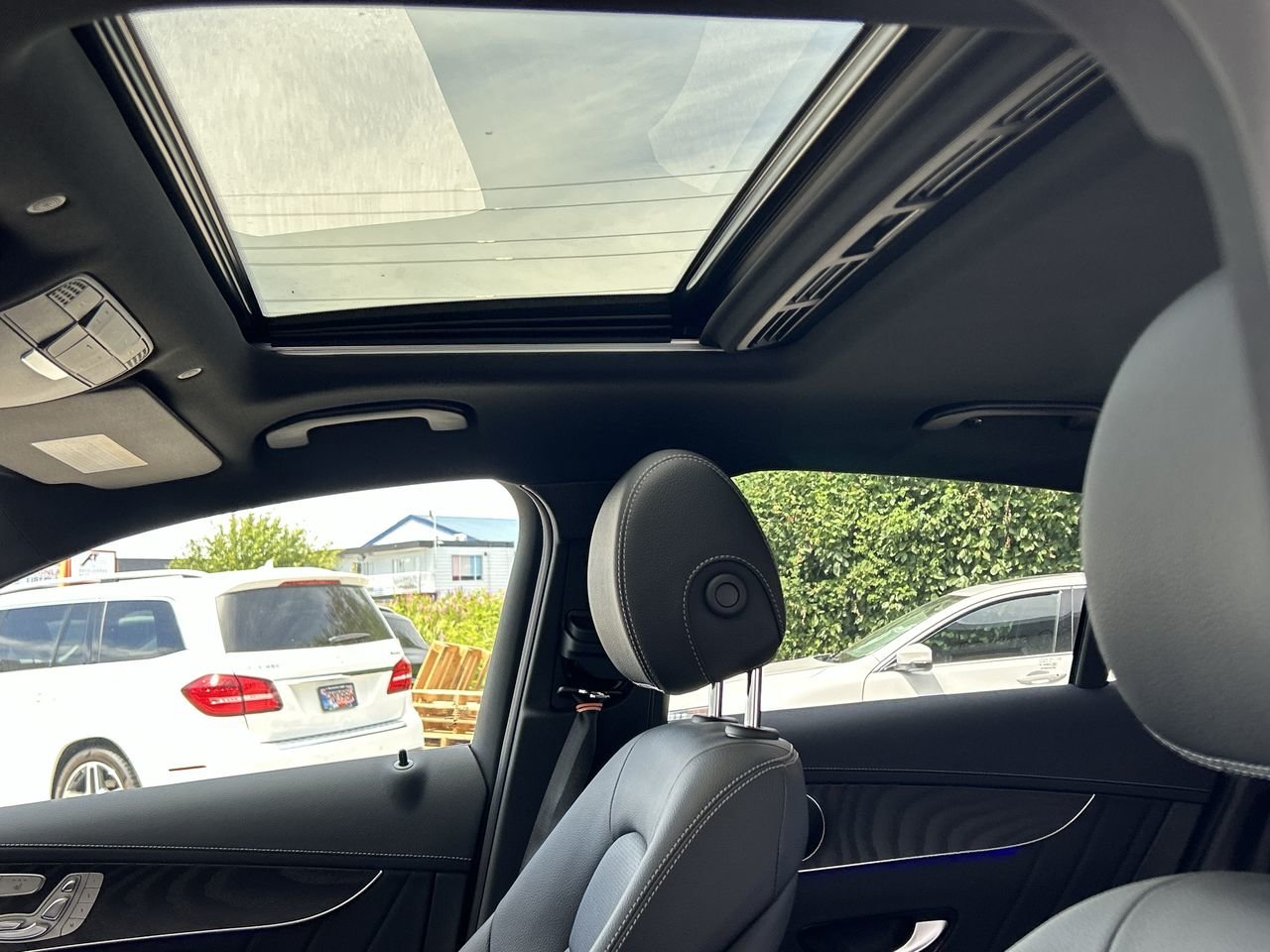 New 2023 Obsidian Black Mercedes-Benz 300 4MATIC image 31